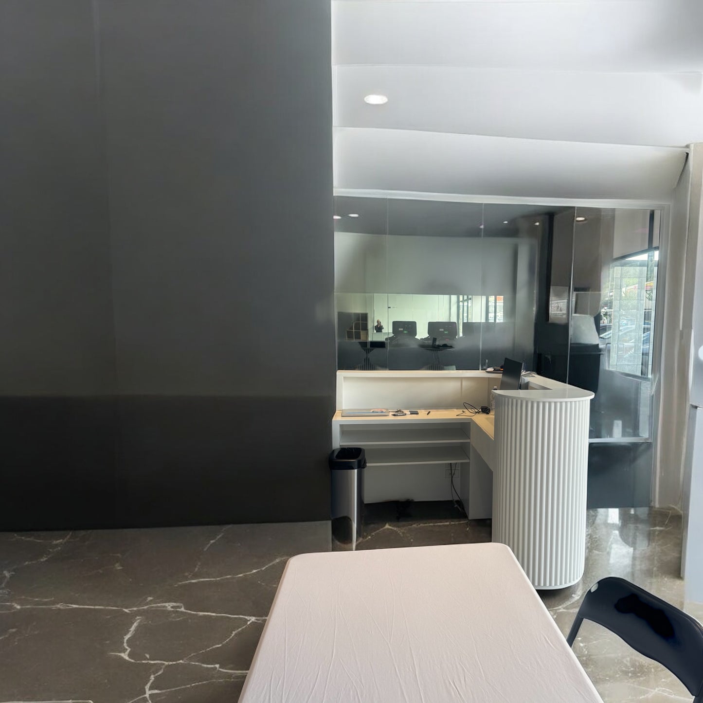 1.6mx1.6m L Shaped Reception Desk